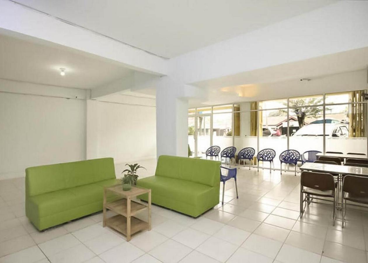 Hotel Reddoorz @ Jalan Brigjend Katamso 2 2*